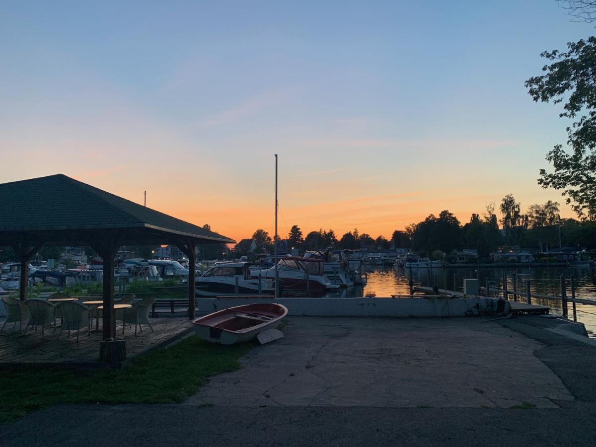 Tiny House Oder Ferienwohnung Auf Der Sunset Marina برلين المظهر الخارجي الصورة